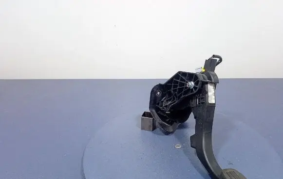 Citroen Berlingo Accelerator throttle pedal 9820886180