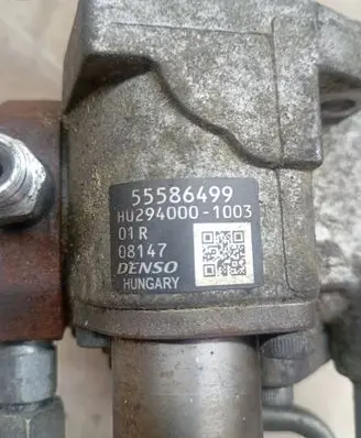 Opel Astra J Fuel injection high pressure pump 55586499 08147 HU2940001003