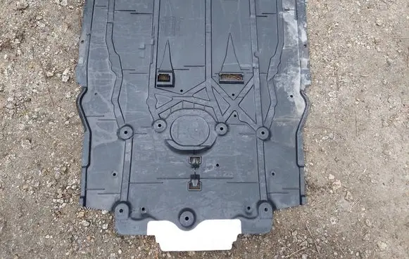 Mercedes-Benz GLA H247 Engine splash shield/under tray A2475202600