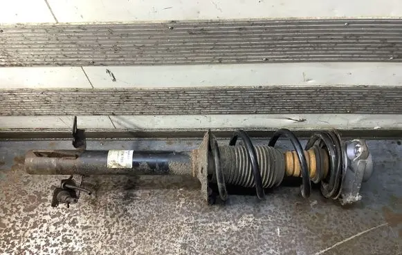 Front shock absorber with coil spring