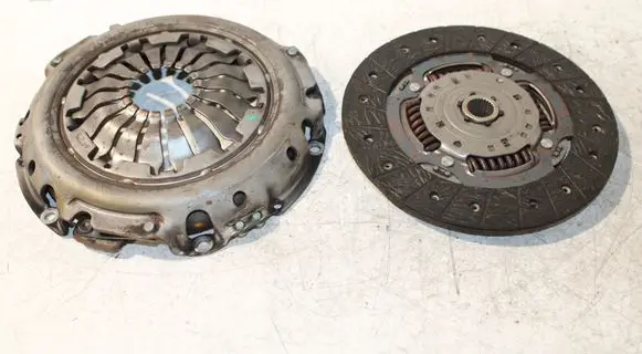 Dacia Sandero II Clutch set kit 301012218R 1037501
