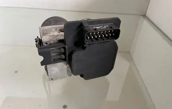 Volkswagen PASSAT B5.5 ABS Pump 8E0614111T