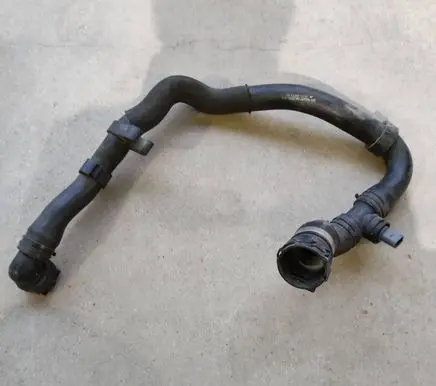 Volkswagen Tiguan Engine coolant pipe/hose 5N0122051AF