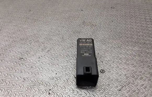 Volkswagen Golf Plus Glow plug pre-heat relay 03G907282A 0522120505