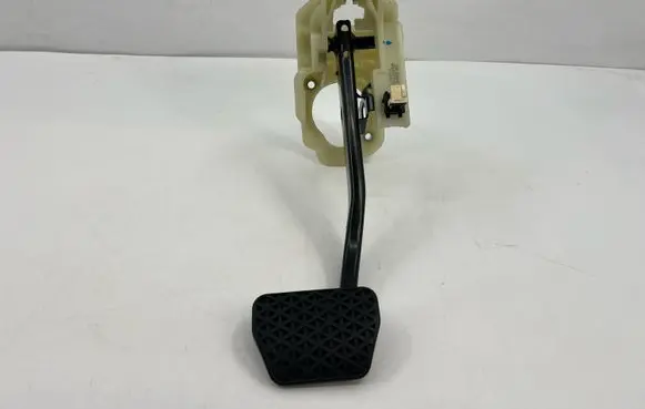 BMW 1 F20 F21 Brake pedal 6859639
