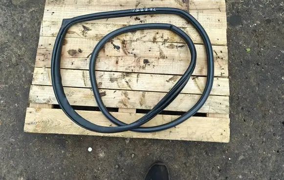 Mazda CX-7 Rear door rubber seal (on body)