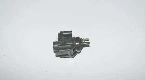 BMW 7 G11 G12 Turbo solenoid valve 8570591 11748570591