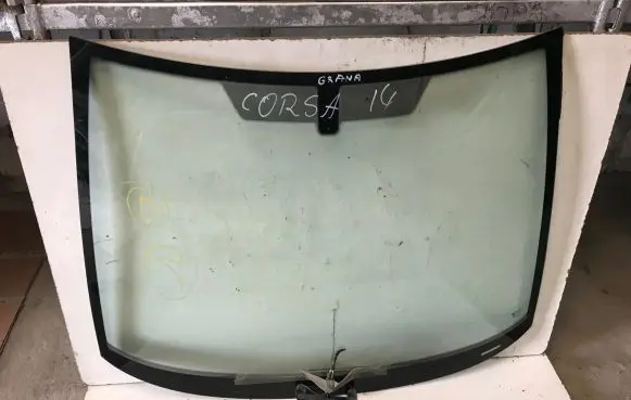 Opel Corsa E Front windscreen/windshield window 