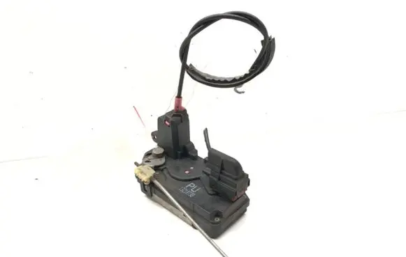Opel Zafira B Rear door lock 13210738
