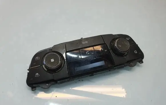 Opel Insignia A Climate control unit 13273095 100911 0126C