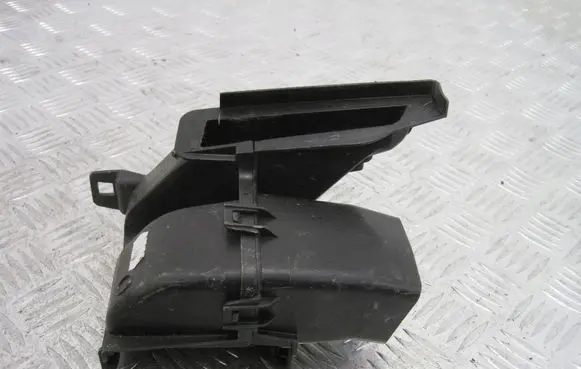 Peugeot 3008 II Air intake duct part 9811133480
