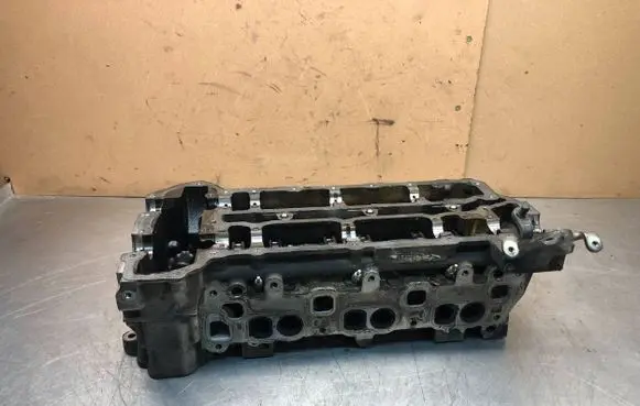 Mercedes-Benz Sprinter W906 Engine head R6420163601