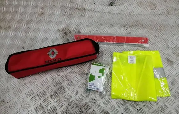 Renault Captur First aid kit 7711780759