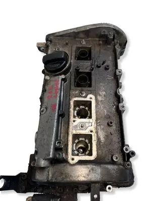 Volkswagen PASSAT B5 Engine head 058103373D
