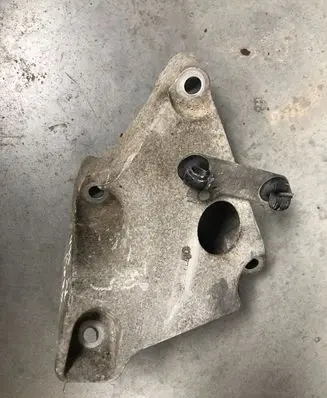BMW X1 E84 Engine mounting bracket 6777061