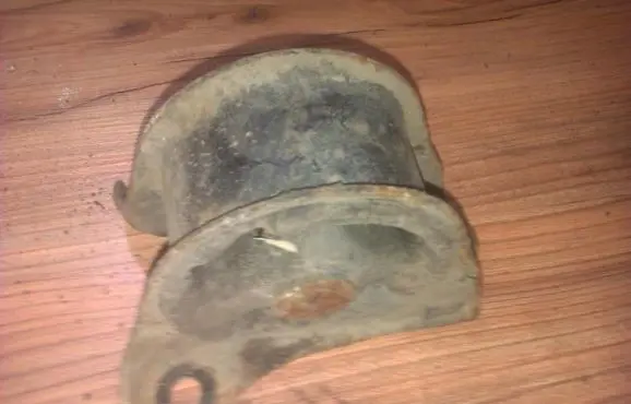 Honda Civic Engine mount bracket