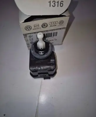 Volkswagen PASSAT B5 Headlight level adjustment motor 1J0941295C 25042006