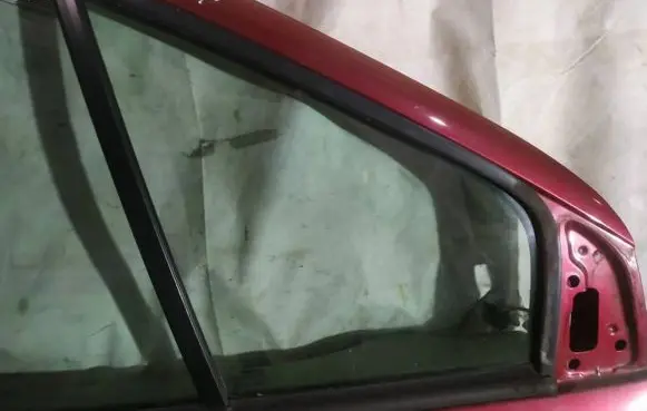 Renault Scenic I Front door vent window glass four-door 