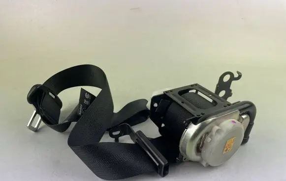 Rear seatbelt