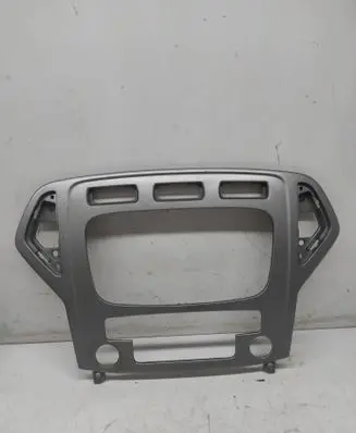 Radio/GPS head unit trim