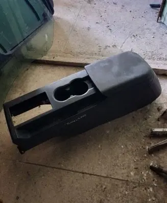 Ford Mustang V Center console