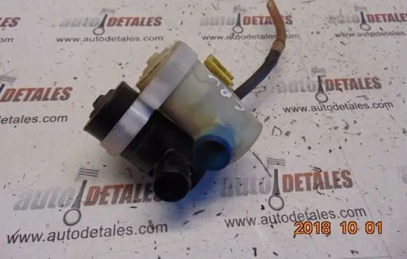 Honda CR-V Windscreen/windshield washer pump
