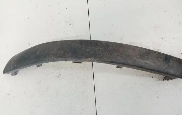 Front bumper splitter molding