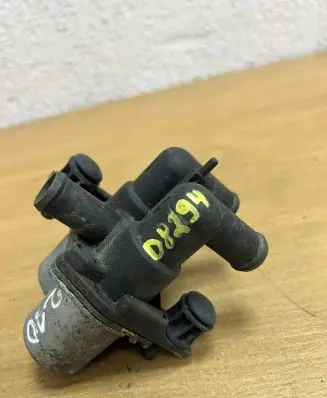 Mercedes-Benz E W210 Coolant heater control valve 1147412015 D8294