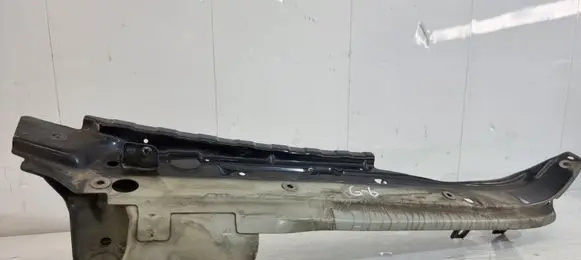 Audi Q7 4L Fender mounting bracket 4L0805157