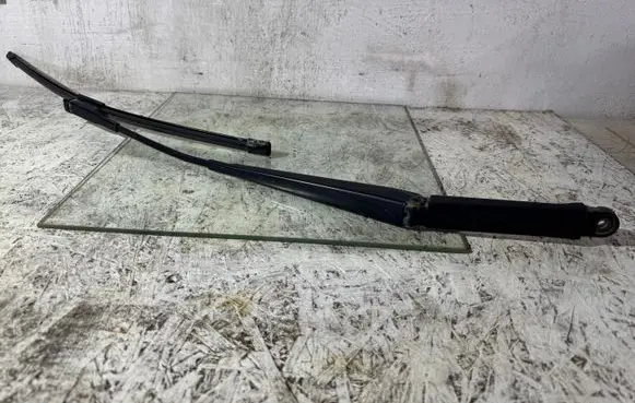 Volvo XC90 Windshield/front glass wiper blade 30655612