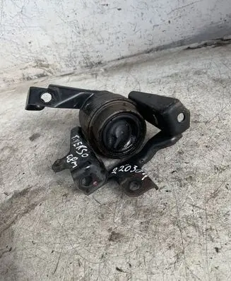 Toyota Corolla Verso AR10 Engine mount bracket