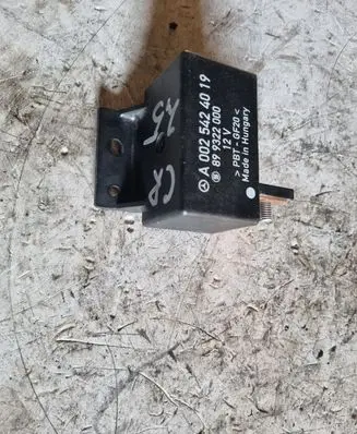 Volkswagen Crafter Glow plug pre-heat relay A0025424019