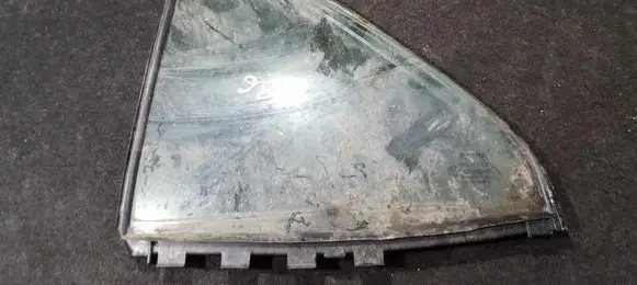 Rear vent window glass