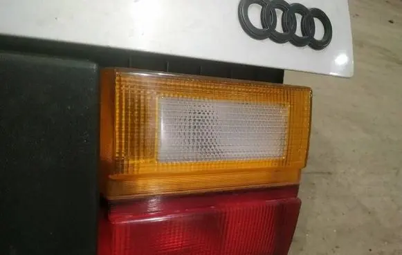 Tailgate rear/tail lights