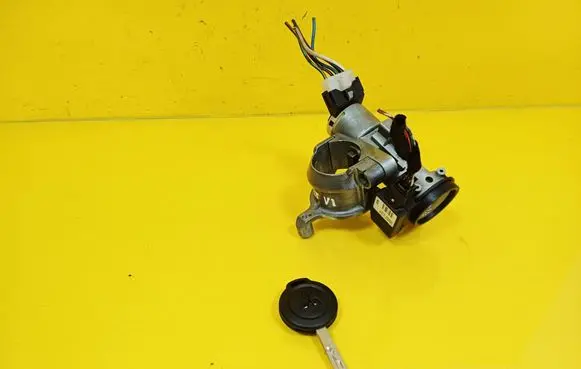 Mitsubishi Colt Ignition lock MR587813 5WK45107