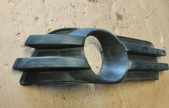 Dodge Grand Caravan Front fog light trim/grill 05113233