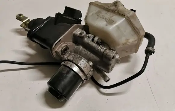 Mercedes-Benz E W211 Master brake cylinder A2114300302 A0004300312