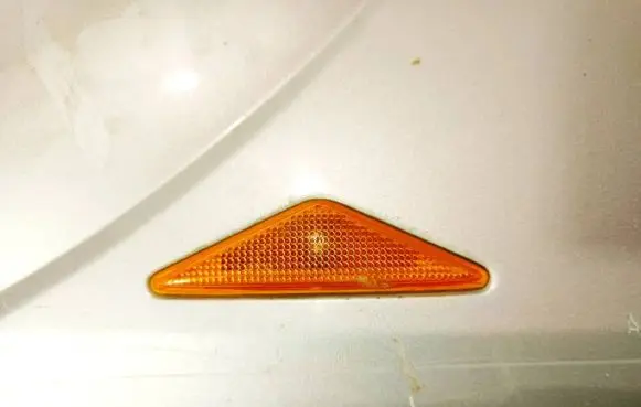 Ford Mondeo Mk III Front fender indicator light
