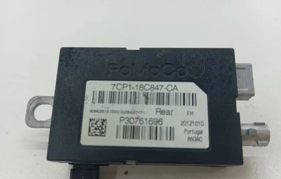 Ford Focus Aerial antenna amplifier 7CP118C847CA 20121010 P30761696