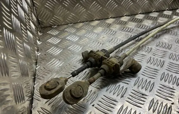Gear shift cable linkage