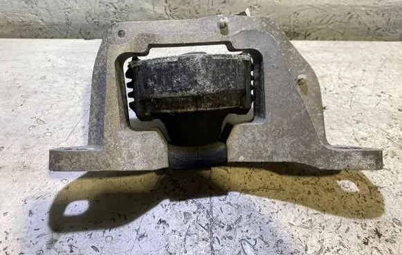 Ford Focus Engine mount bracket