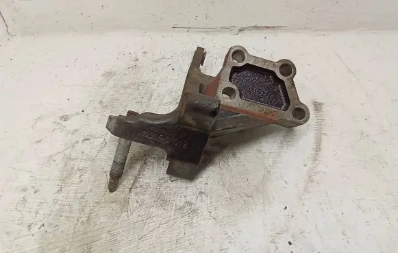Toyota Avensis T250 Engine mounting bracket 123150R012