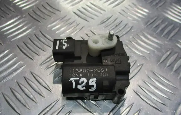 Toyota Avensis T250 Central body control module 113800-2051
