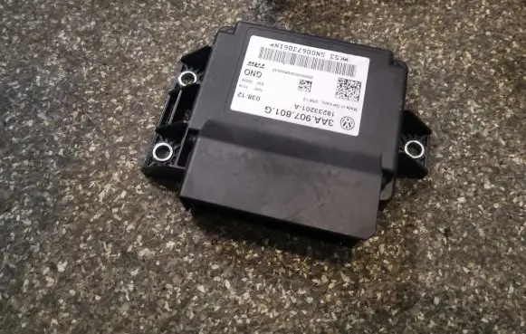Volkswagen PASSAT B7 Hand brake control module 3AA907801G