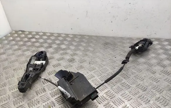 Peugeot 308 Front door lock 9810309380
