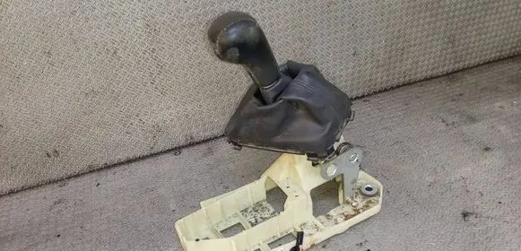 Volvo V70 Gear shifter/selector 30713354