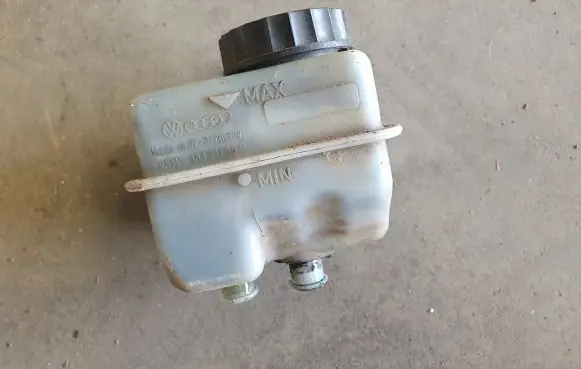 Volkswagen Golf II Brake fluid reservoir 191611307