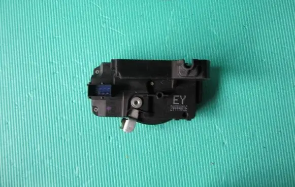 Opel Zafira A Front door lock 24444016EY