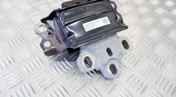 Engine mount bracket