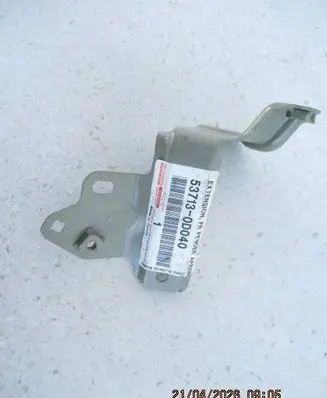 Toyota Yaris Fender mounting bracket 537130D040